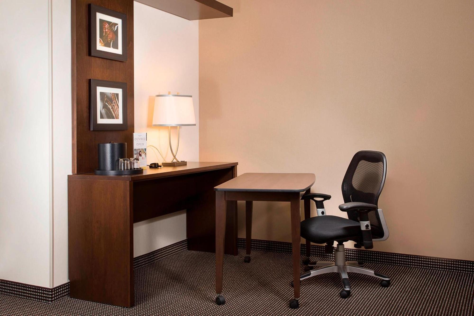 Courtyard Par Marriott Montreal Centre-Ville Kültér fotó
